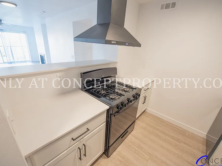 Avenue View Apartments — Photo 9