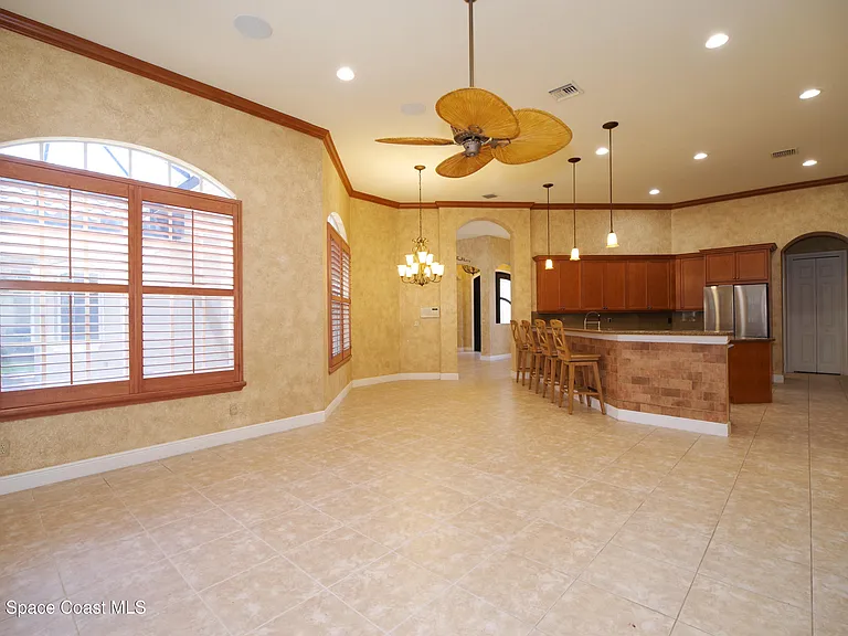 9400 Scarborough Ct — Photo 7
