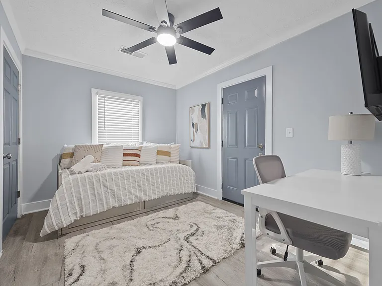 905 Beecher St SW #905 — Photo 24