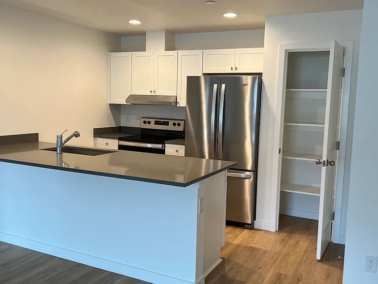 314 SW Washington Ave #106 — Photo 8