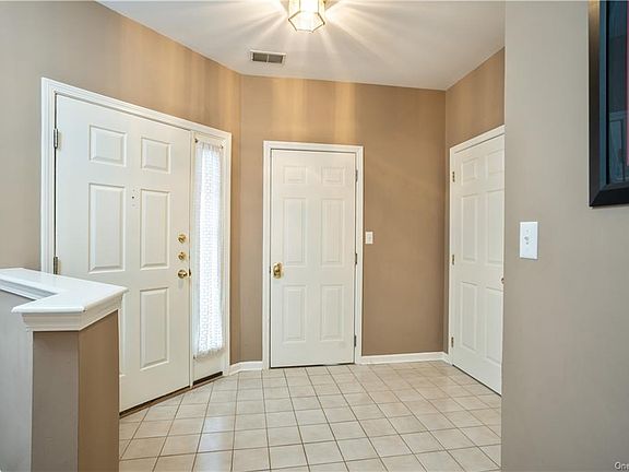 4th image of 185 Woodlands Dr