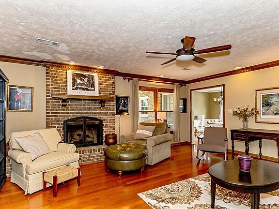4th image of 131 Ledyard Dr