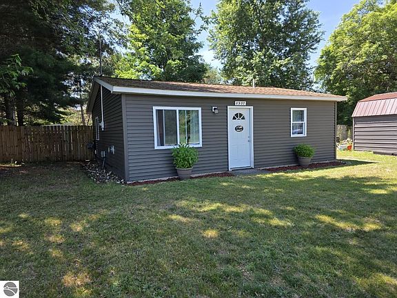 3rd image of 8937 Valley Rd NW