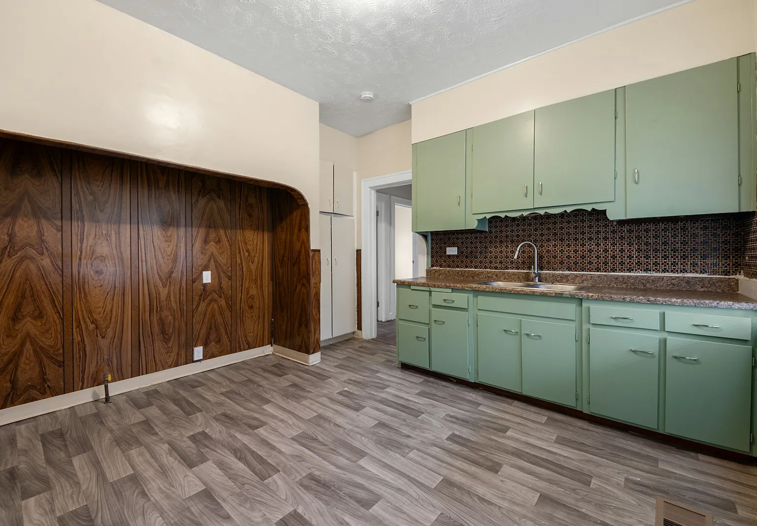 874 Whitcomb Road, Unit B — Photo 3