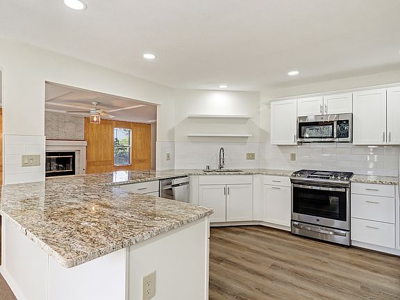 5th image of 1550 Catron Ave SE