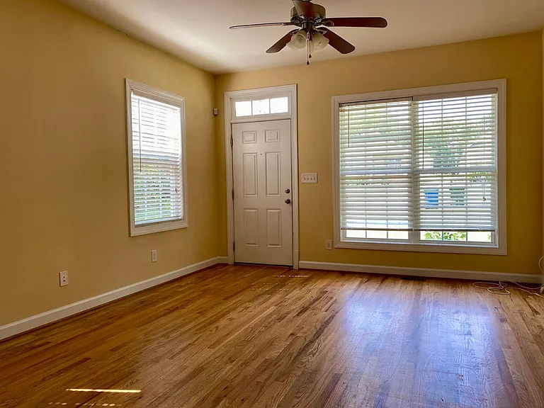 3921 Lexington Dr — Photo 4