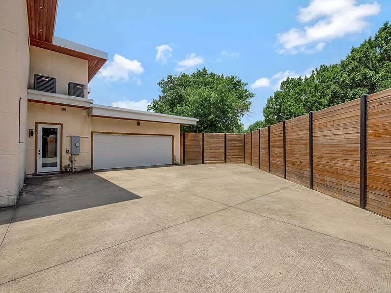 11248 Jamestown Rd — Photo 33