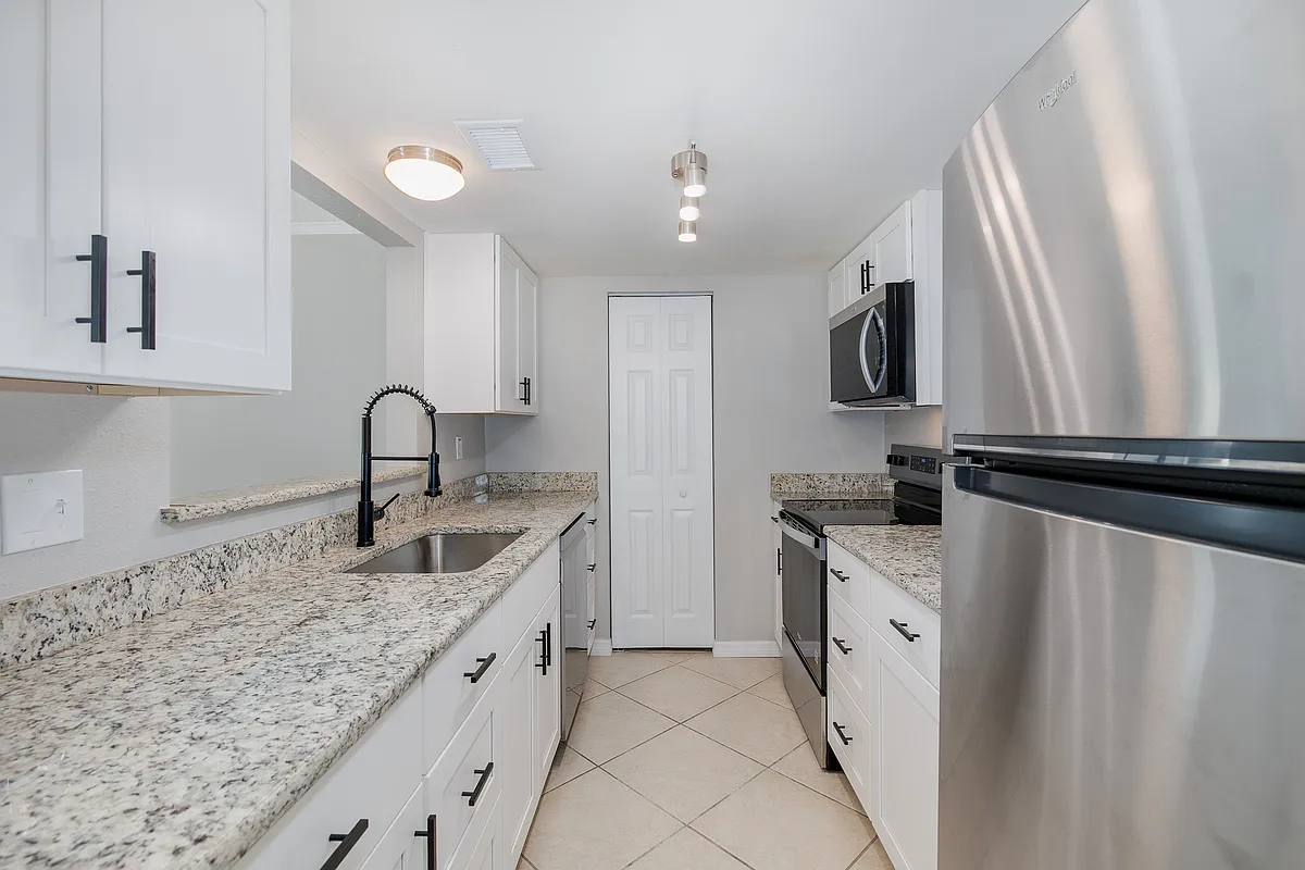 Building Photo - 464 N Paula Dr #106