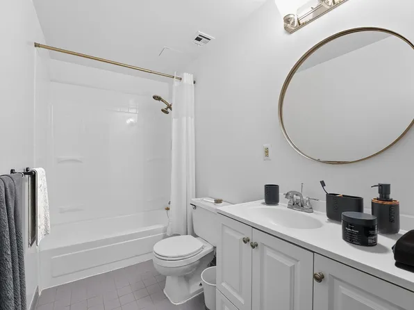 227 Christopher Columbus Drive image 4 of 20