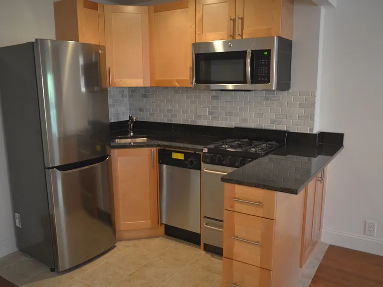 575 2nd Ave #3B — Photo 2