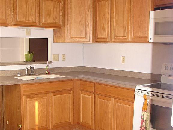4th image of 708 Pine Dr