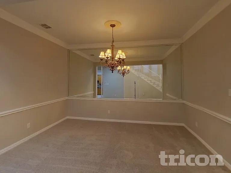 1980 Creekside Dr — Photo 3