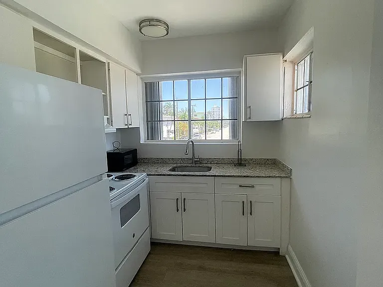 7450 Byron Ave #5 — Photo 6