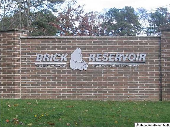 ONLY MINUTES TO THE BRICK RESERVOIR