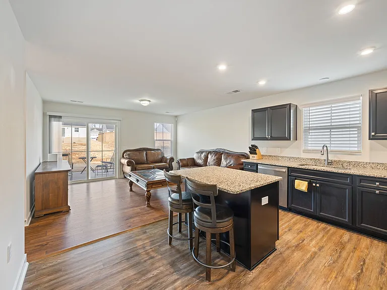 689 Hardwood Dr — Photo 9