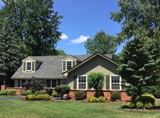 2402 Brabant St, Lake Orion, MI 48360