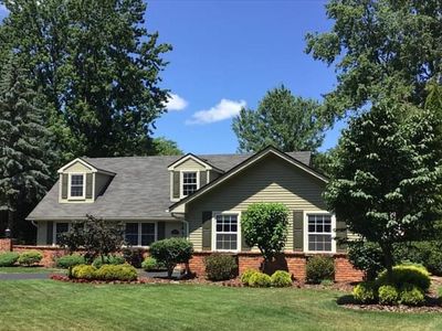 2402 Brabant St, Lake Orion, MI, 48360