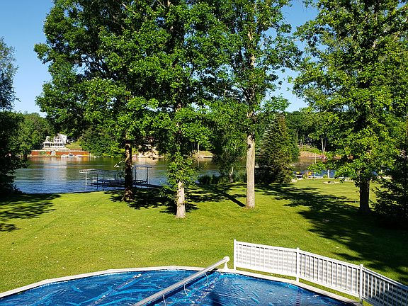 24' round newer swimming pool