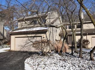 1517 Kirkwood Dr, Geneva, IL 60134