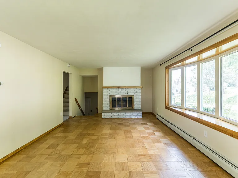 82 Terrace Dr — Photo 4