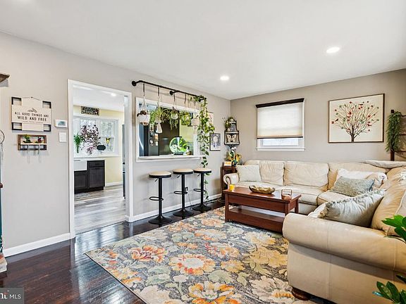 5th image of 146 Country Club Rd