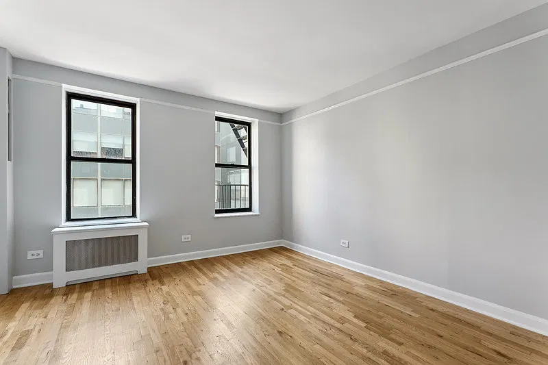 324 E 61st St — Photo 1