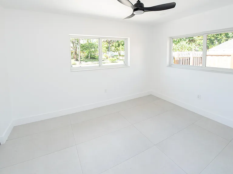 2160 SW 16th Ct — Photo 37