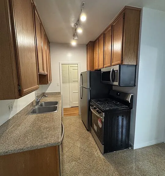 264 S Reeves Dr #101 — Photo 21