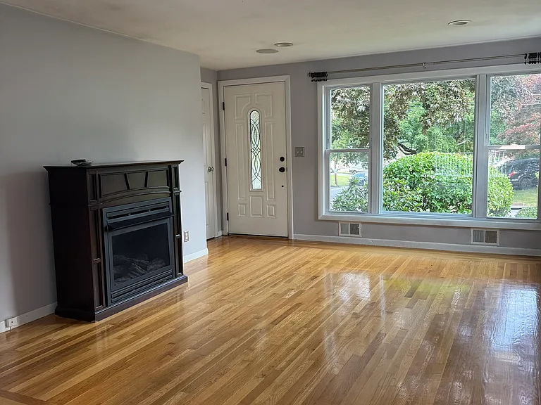 109 Larchmont Rd — Photo 13