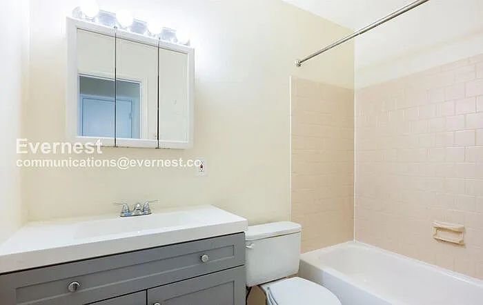 2241 Sedgwick St #F — Photo 5