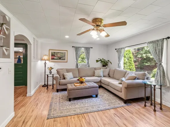 84 Fern Ave, Amesbury, MA 01913