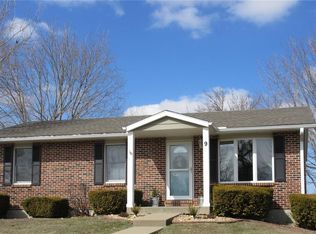 9 Village Rd, Hannibal, MO 63401