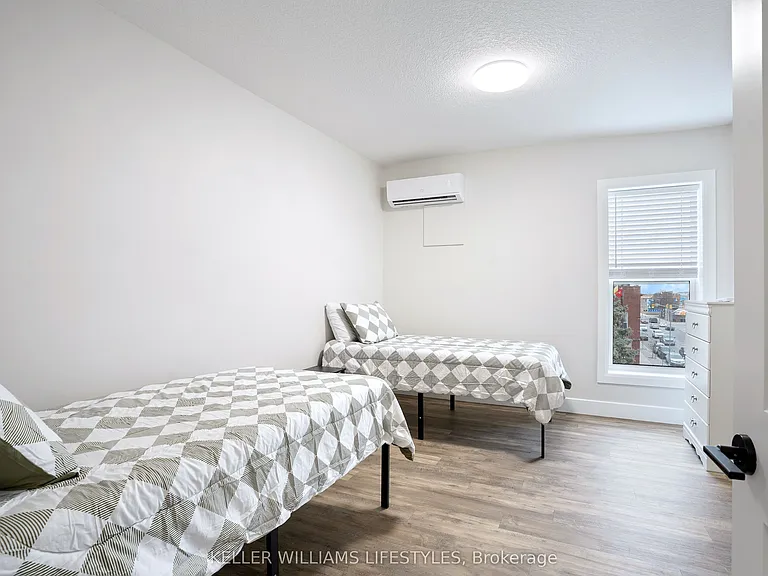 537 Talbot St #5 — Photo 20