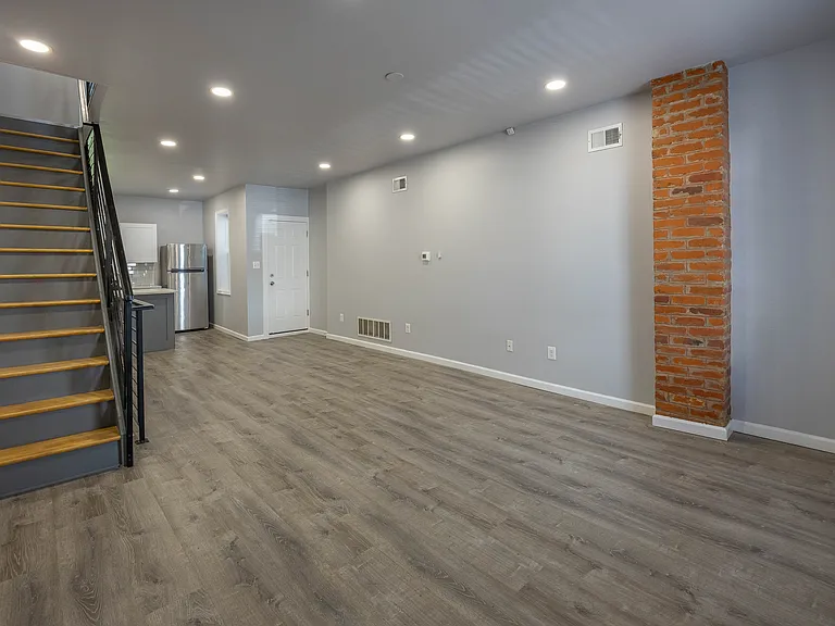 574 E Herman St — Photo 13