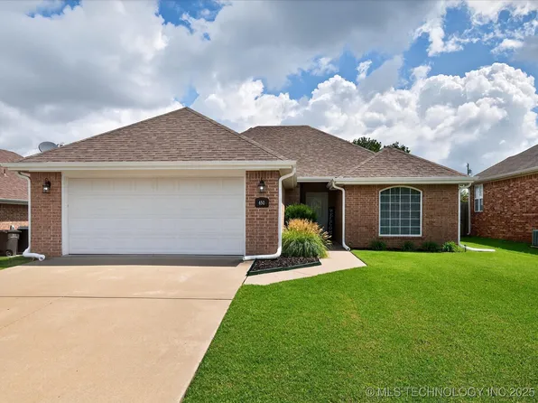 450 NE Debell Ave, Bartlesville, OK 74006