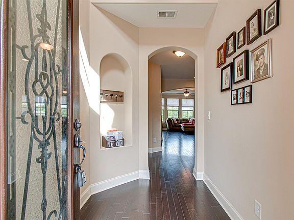 3rd image of 906 Silkwood Cir