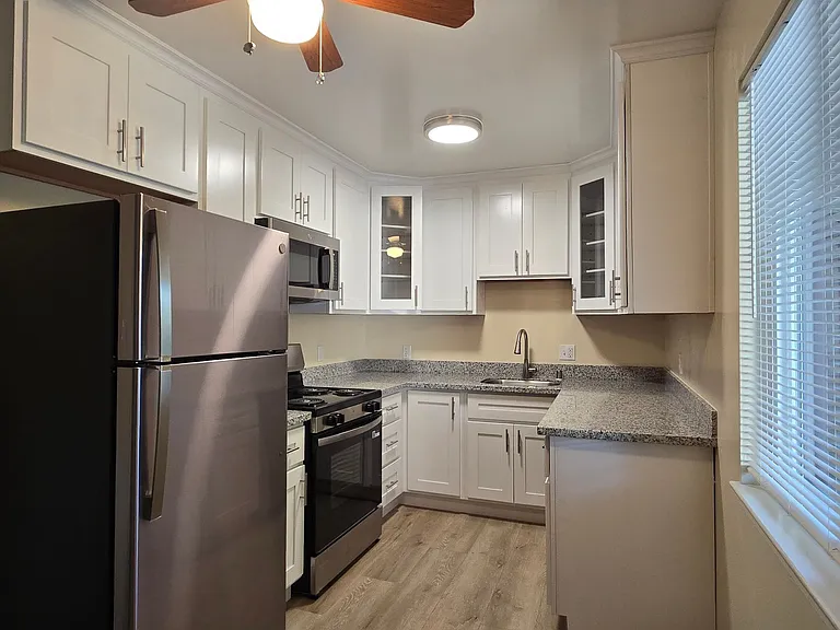 844 Maryann Dr #9 — Photo 1