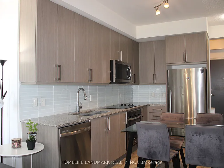 9608 Yonge St #303 — Photo 7