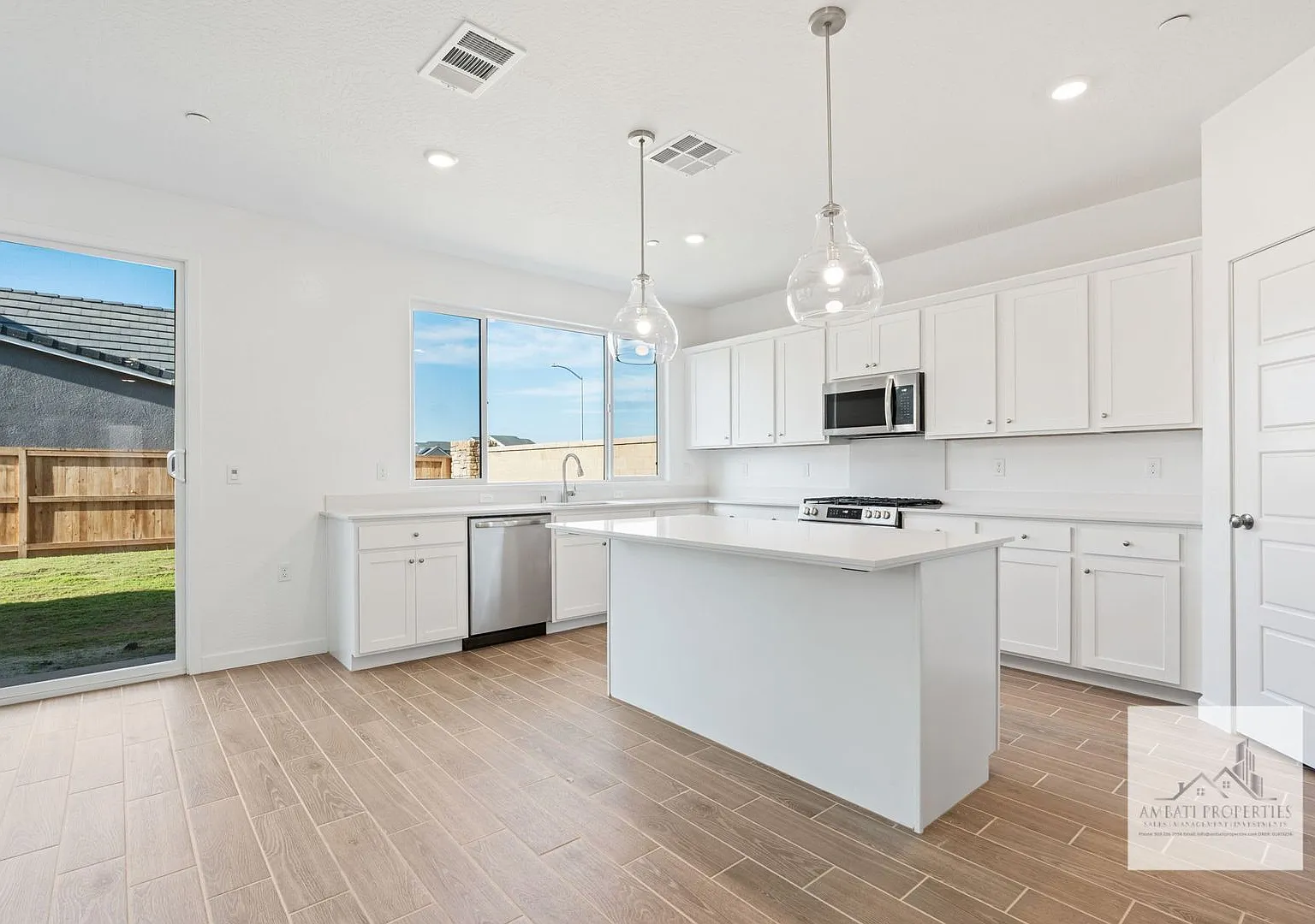 Almost New Five Bedroom Lennar Home with Solar in Clovis! — Photo 4