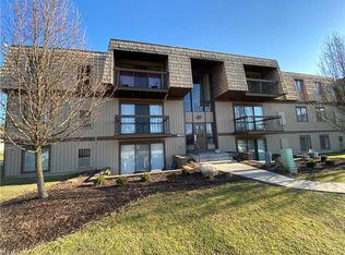 9600 Cove Dr UNIT B1, North Royalton, OH 44133