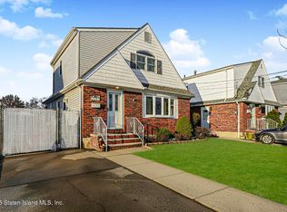 147 Kennington St, Staten Island, NY 10308