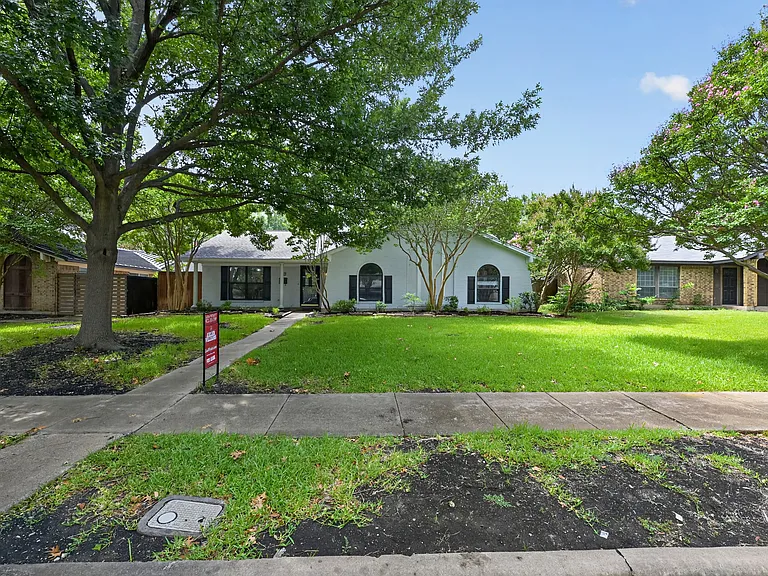 2305 Shady Creek Dr — Photo 2