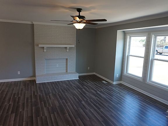 2nd image of 109 Fox Run Cir