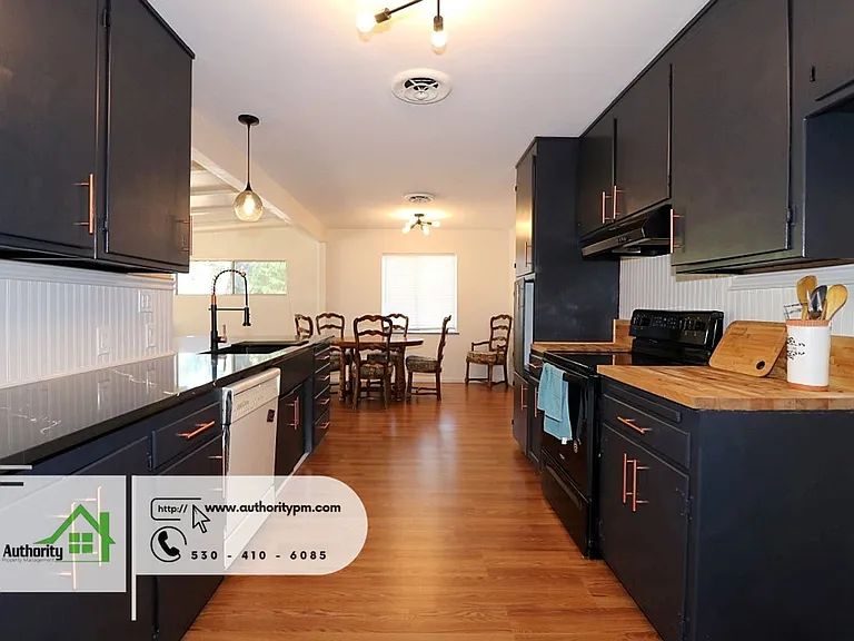 1848 Shady Ln — Photo 13