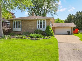 5227 Devon Dr, North Olmsted, OH