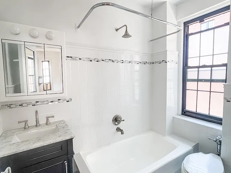 105 E 63rd St #6B — Photo 6