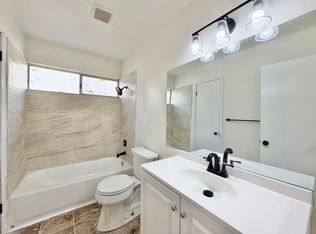 422 N Vine St #B, Fallbrook, CA 92028