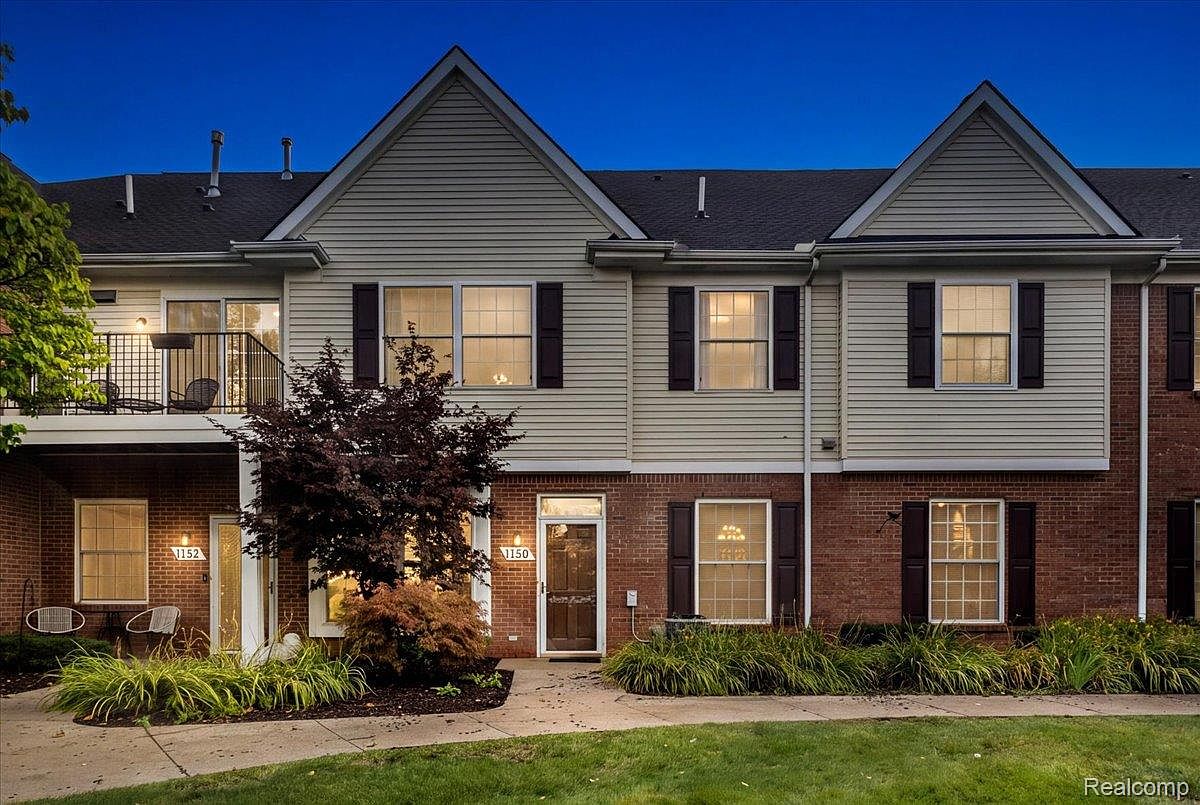 1150 Rial Lake Dr, Howell, MI 48843