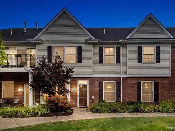 1150 Rial Lake Dr, Howell, MI 48843