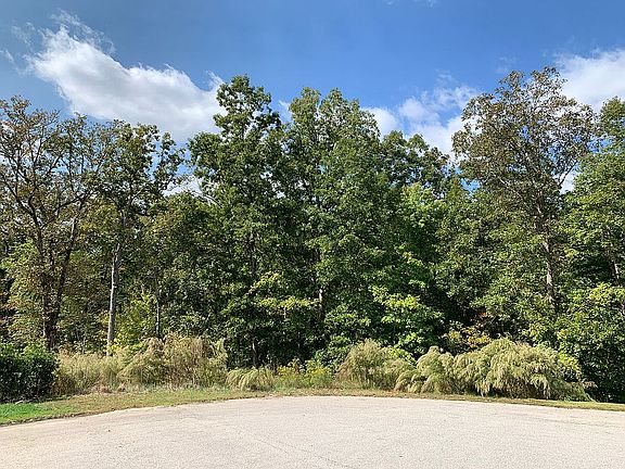 5th image of 90 Isabella Ct